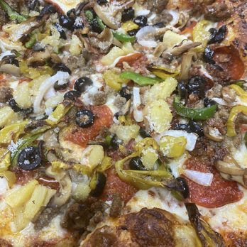 Ribs & Soul - Deluxe pizza - Soul Food Near Me - Mount Clemens, Michigan