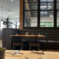 Crabtree Kitchen + Bar - Beautiful atmosphere