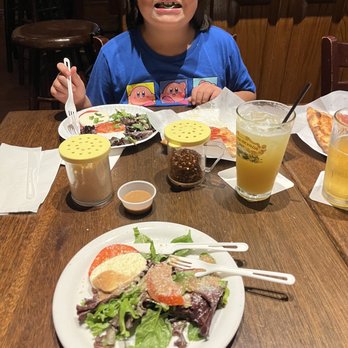 J. Dolan's - Shared salad - Pizza Near Me - Honolulu, Hawaii