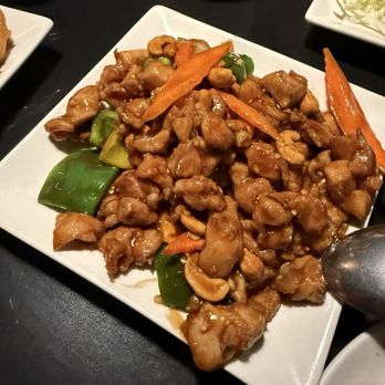Szechuwan Garden - 7. Cashew Nuts Chicken Lunch Special - Chinese Near Me - Montclair, California Szechuwan Garden - 7. Cashew Nuts Chicken Lunch Special - Chinese Near Me - Montclair, California
