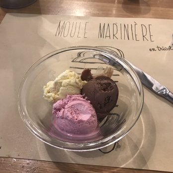 Léon de B - I ordered the ice cream and I got to choose 3 flavors. I strongly suggest that you eat the strawberry, chocolate and vanilla mix. - Fish & Chips Near Me - Lyon, 69