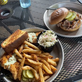 Edley's Bar-B-Que - Hot Chicken Platter and Pork Sandwich - Barbeque Near Me - Chattanooga, Tennessee
