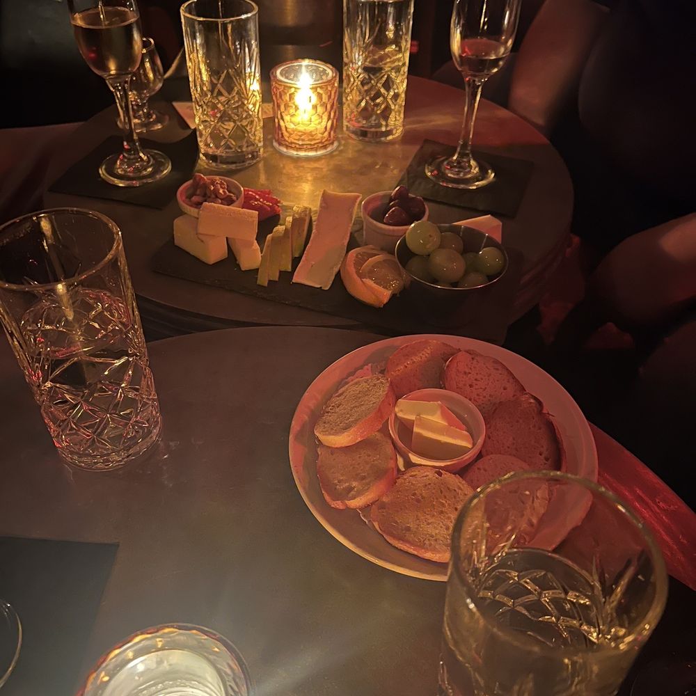 Flute Midtown - Fruit platter - Lounges Near Me - New York, New York