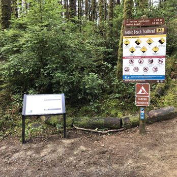 Hobbit Beach Trailhead - Lighthouse to the left, Hobbit to the right. - Beaches Near Me Hobbit Beach Trailhead - Lighthouse to the left, Hobbit to the right. - Beaches Near Me