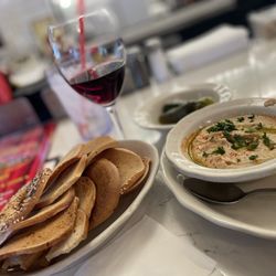 Kenny & Ziggy's New York Delicatessen - Chips and hummus