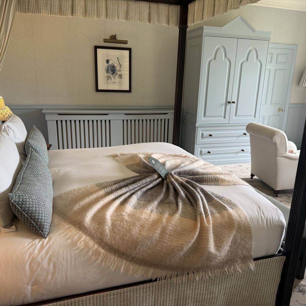 Ballynahinch Castle Hotel - 4-poster bed - Hotels Near Me