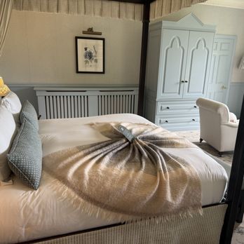 Ballynahinch Castle Hotel - 4-poster bed - Hotels Near Me