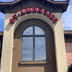 Le Saint-Ambroise - At the entrance