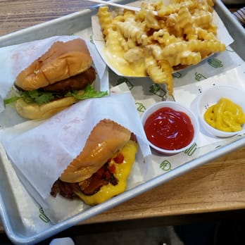 Shake Shack Dumbo - Burgers Near Me - Brooklyn, New York