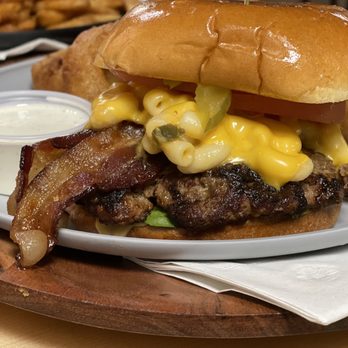 Alaskan Burger & Brew - Mac & Cheese Burger - Burgers Near Me - Anchorage, Alaska Alaskan Burger & Brew - Mac & Cheese Burger - Burgers Near Me - Anchorage, Alaska
