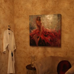 Divas Beauty Studio & Spa - Relax & Beautify