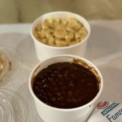 Ezell's Famous Chicken - Baked beans and mac & cheese