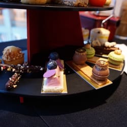 Le Salon de Thé de Joël Robuchon - Closeup on dessert row