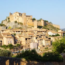 Vertientes Aventura - Pueblo de Alquézar
