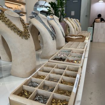 District Candle Lab - Charm and necklace choices - Fawne - Candle Stores Near Me - Washington, DC, District of Columbia