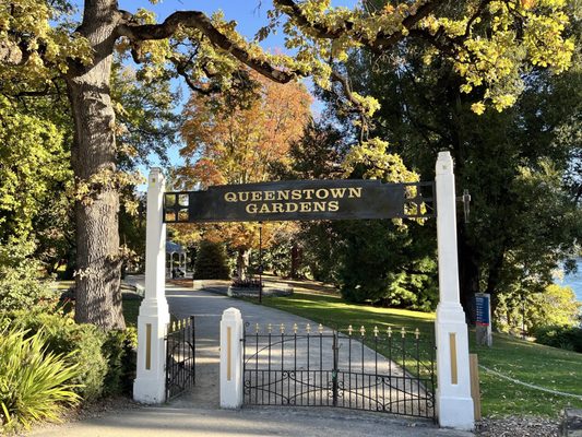Queenstown Gardens by null