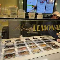 Pinkberry - Topping bar
