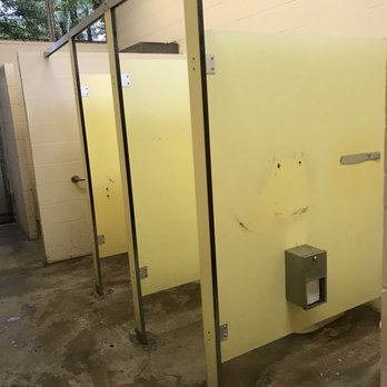 Waikiki Beach - doorleas toilets - Beaches Near Me Waikiki Beach - doorleas toilets - Beaches Near Me