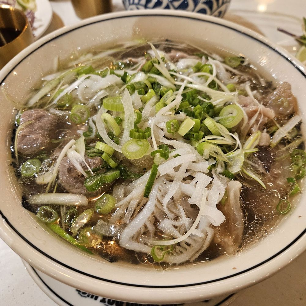 Pho Ngon Dat Viet - PHÓ (BEEF NOODLE SOUR) A. Däc biëet (Special - all meat) - Vietnamese Near Me - Markham, Ontario Pho Ngon Dat Viet - PHÓ (BEEF NOODLE SOUR) A. Däc biëet (Special - all meat) - Vietnamese Near Me - Markham, Ontario