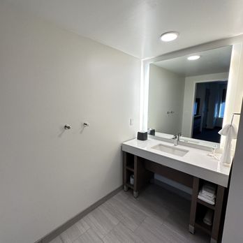 Hyatt House Vacaville - Bathroom - Hotels Near Me - Vacaville, California Hyatt House Vacaville - Bathroom - Hotels Near Me - Vacaville, California