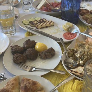 Nisiotis Taverna - Spanakopita, Grilled Halloumi, Nisiotika Keftedakia, Kolokithokeftedes - Greek Near Me - Teaneck, New Jersey