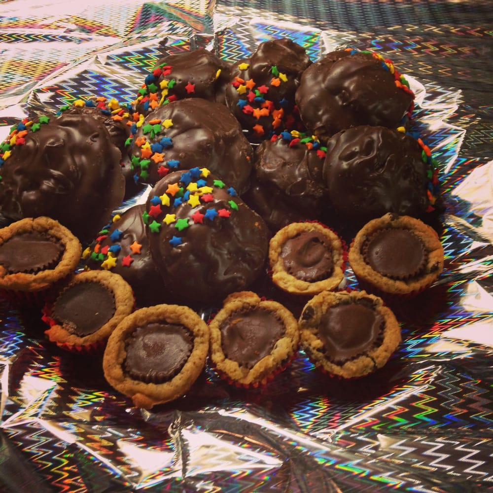 Baked By The Queen Logo