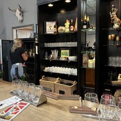 Wagonhouse Winery - Bar area