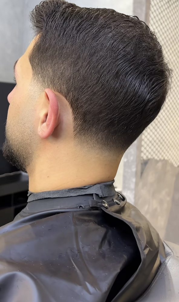 Edgwater barbershop Logo