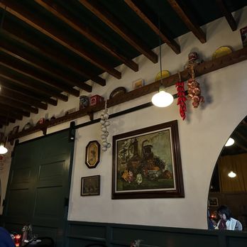 Donna's - Interior dining room - Italian Near Me - Los Angeles, California