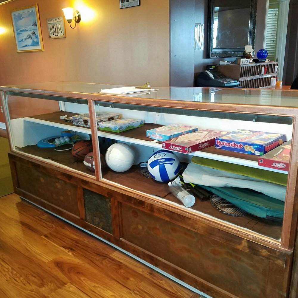 Westport Inn - Games and balls for checkout in lobby, there's also books, movies, magazines, cookies, and tea/coffee - Hotels Near Me - Westport, Washington Westport Inn - Games and balls for checkout in lobby, there's also books, movies, magazines, cookies, and tea/coffee - Hotels Near Me - Westport, Washington