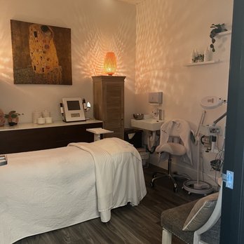 Faye Aesthetics - Skin Care Near Me - Huntington Beach, California