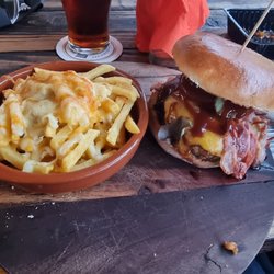 Toms on the Rocks - Burger