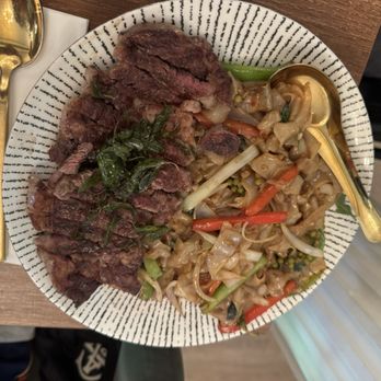 Mahasan - Pad Kee Mow w/Ribeye - Thai Near Me - San Mateo, California Mahasan - Pad Kee Mow w/Ribeye - Thai Near Me - San Mateo, California