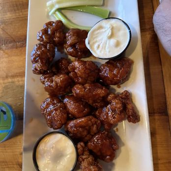 The Avenue - boneless wings - Bars Near Me - Berlin, Connecticut