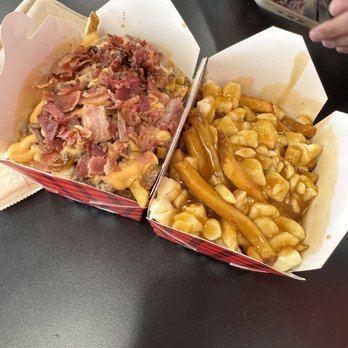 Smoke's Poutinerie - Fast Food Near Me - Niagara Falls, Ontario