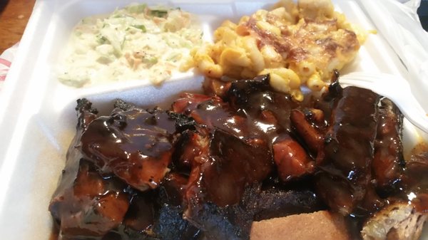 Photo of Mama Pearls BBQ - Gary, IN, US. Rib tips with mac & cheese & coleslaw.