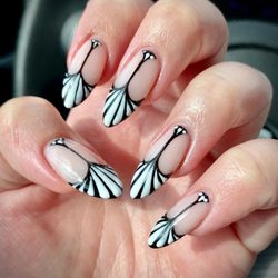 Tantalizing Tips - Nails by Hana