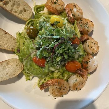 Sonder - Chef pasta special with spinach pesto, shrimp and toasted baguette - Salad Near Me - Bakersfield, California Sonder - Chef pasta special with spinach pesto, shrimp and toasted baguette - Salad Near Me - Bakersfield, California