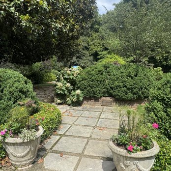The Duke Mansion - Brick walkways - Bed & Breakfast Near Me - Charlotte, North Carolina