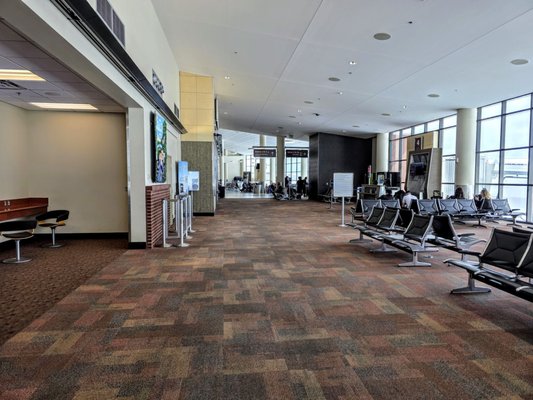 Kalamazoo/Battle Creek International Airport by null