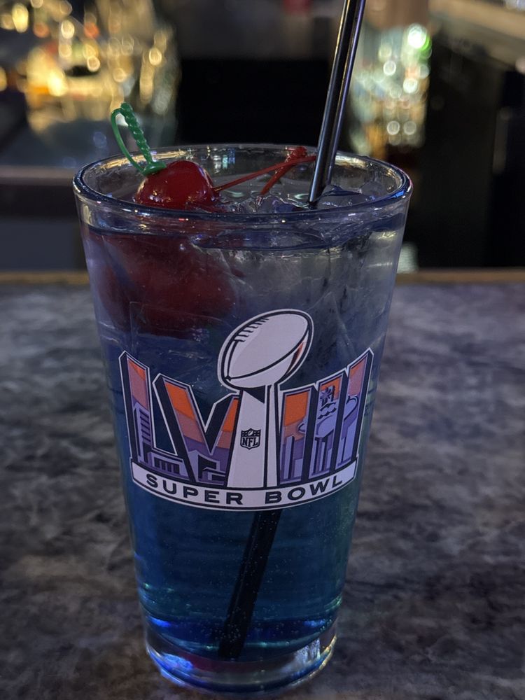 PUTTER’S BAR & GRILL Updated August 2024 10 Photos & 28 Reviews