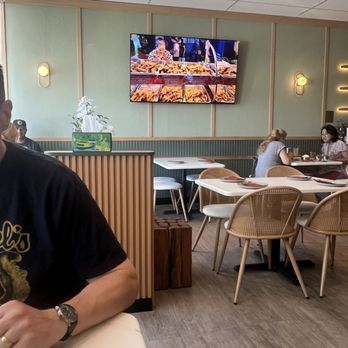 Golden Spoon - Interior - Thai Near Me - Modesto, California