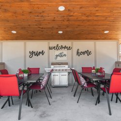 Mosaic Apartments - Love this picnic and grilling area they have!