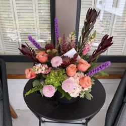 Florabare Florist - Floral design available on Florabare.com. Delivered with care.