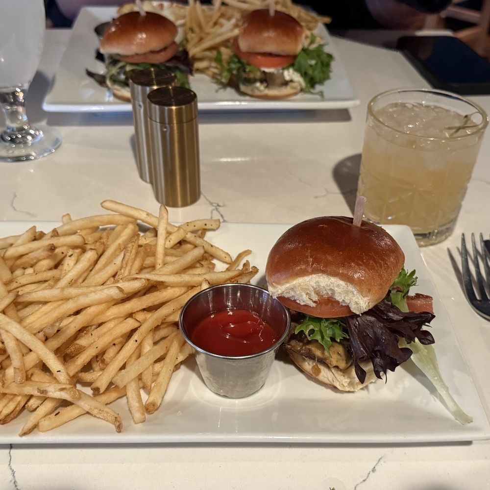 Duo slider and fries. Duo slider and fries.