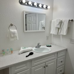 Sandalwood Beach Resort - Bathroom