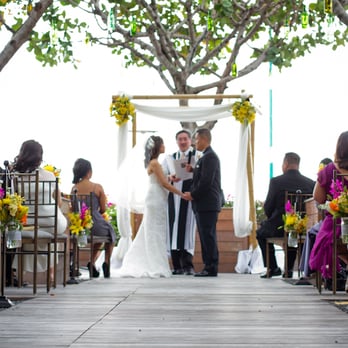 Easley Designs - Ceremony flowers - Wedding Planning Near Me - Honolulu, Hawaii Easley Designs - Ceremony flowers - Wedding Planning Near Me - Honolulu, Hawaii