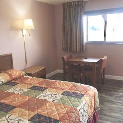 Finn's Motel - Single king rooms