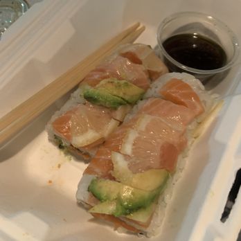Sushi Enya - Pasadena - This is my lemon roll to go order.  It does not look like the picture advertised. - Sushi Bars Near Me - Pasadena, California