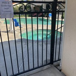 Garden Inn & Suites - The pool ( wasn't open but it was September)
